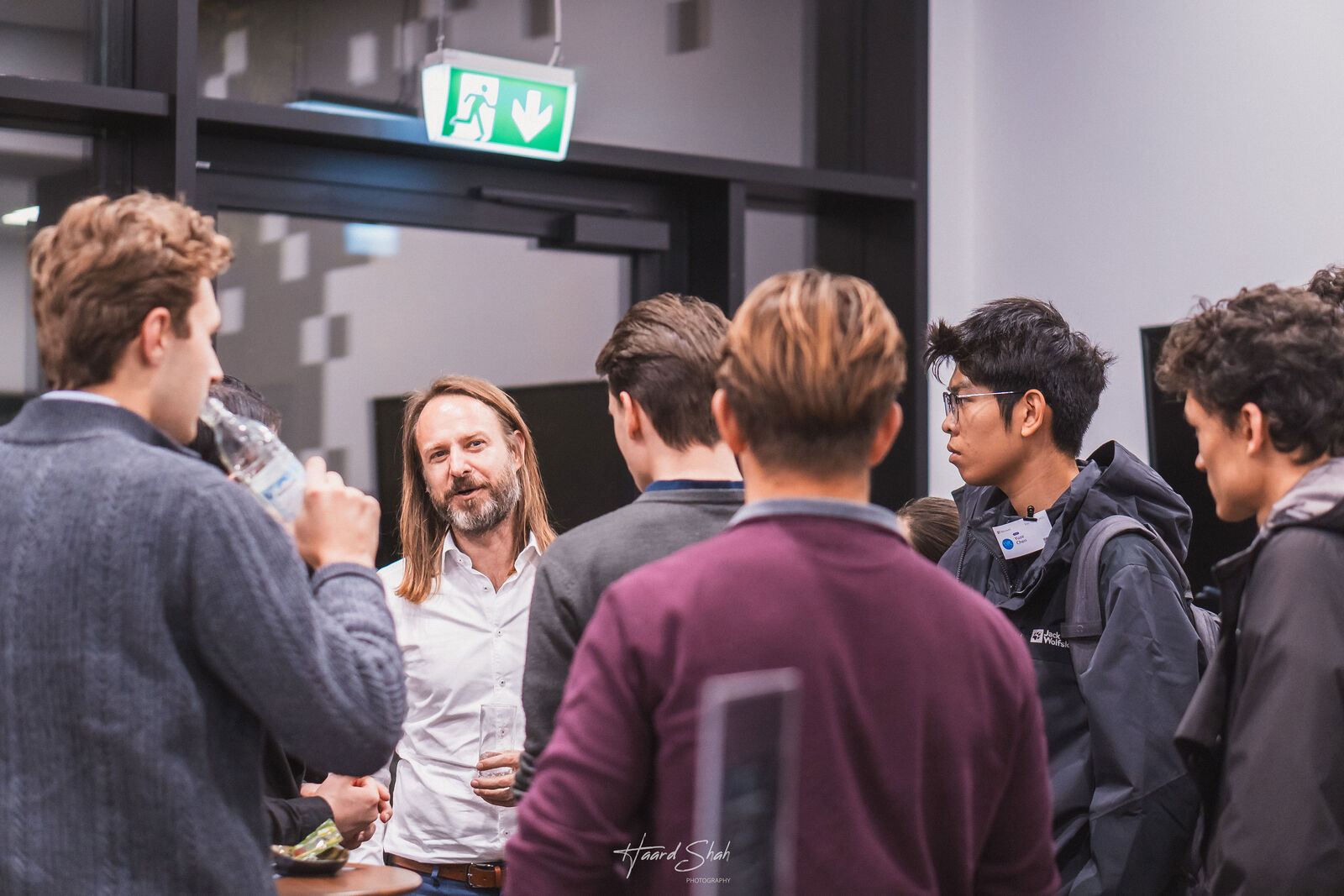 Philipp Baaske in conversation with students
