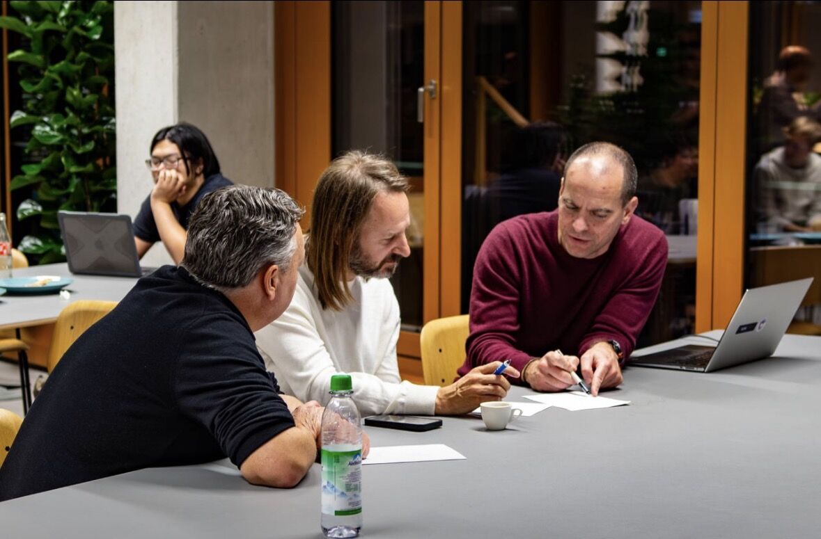 Philipp Baaske working with founders at a table