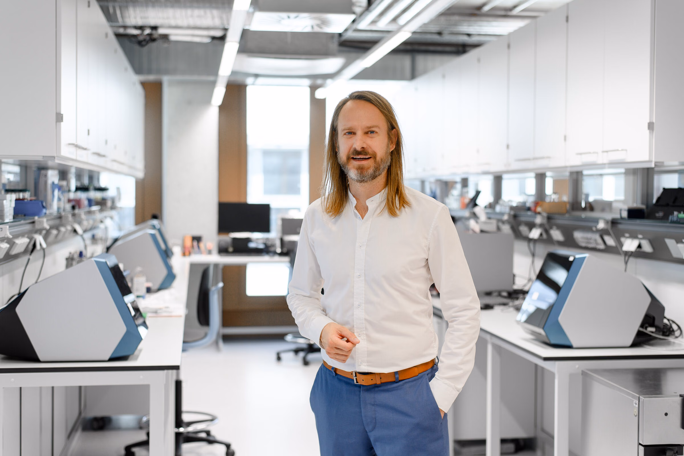 Philipp Baaske in a laboratory